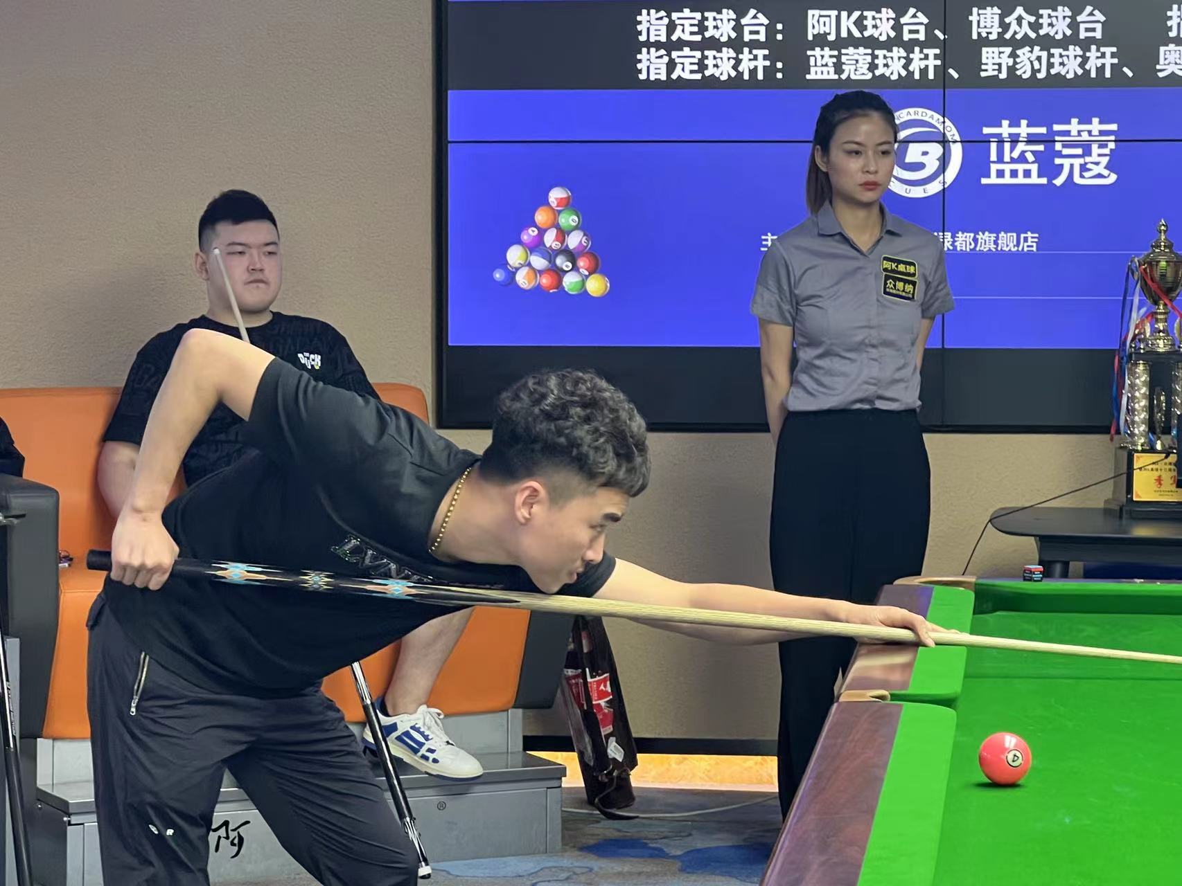 穆里尔凭借 穆里尔凭借