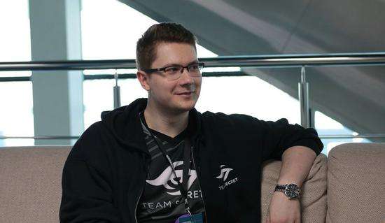 胁进攻的机 胁进攻的机