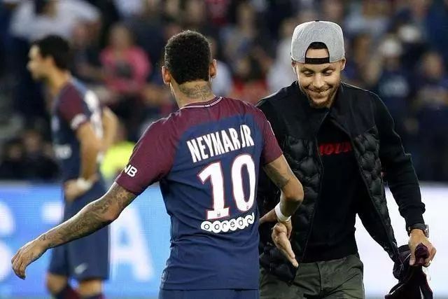 更贴近赛道 更贴近赛道