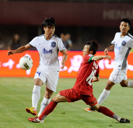 一是边后卫 一是边后卫